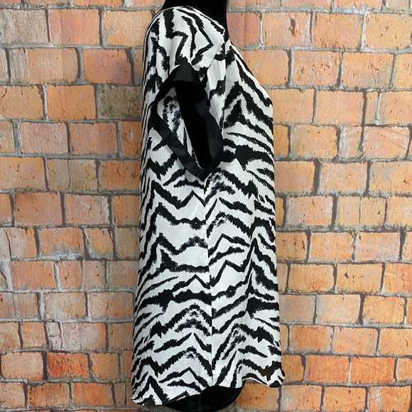 Express Zebra Print Top - Picture 5 of 7